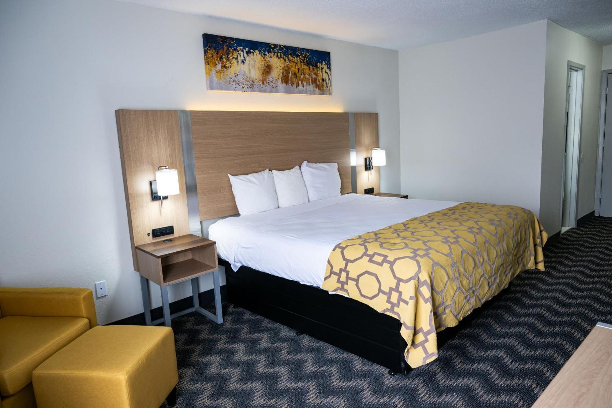 Baymont By Wyndham Greensboro/Coliseum Exterior photo