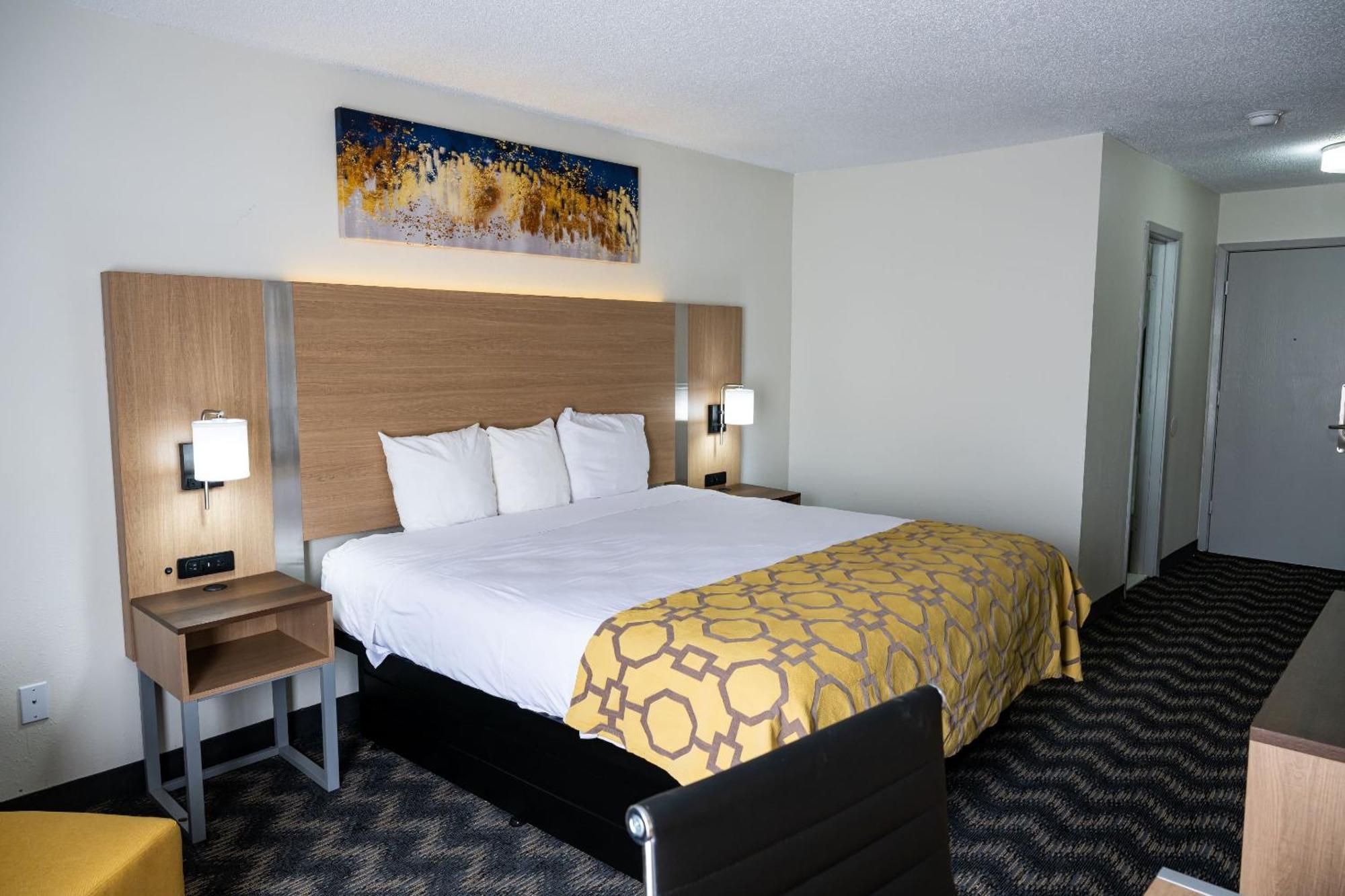 Baymont By Wyndham Greensboro/Coliseum Exterior photo