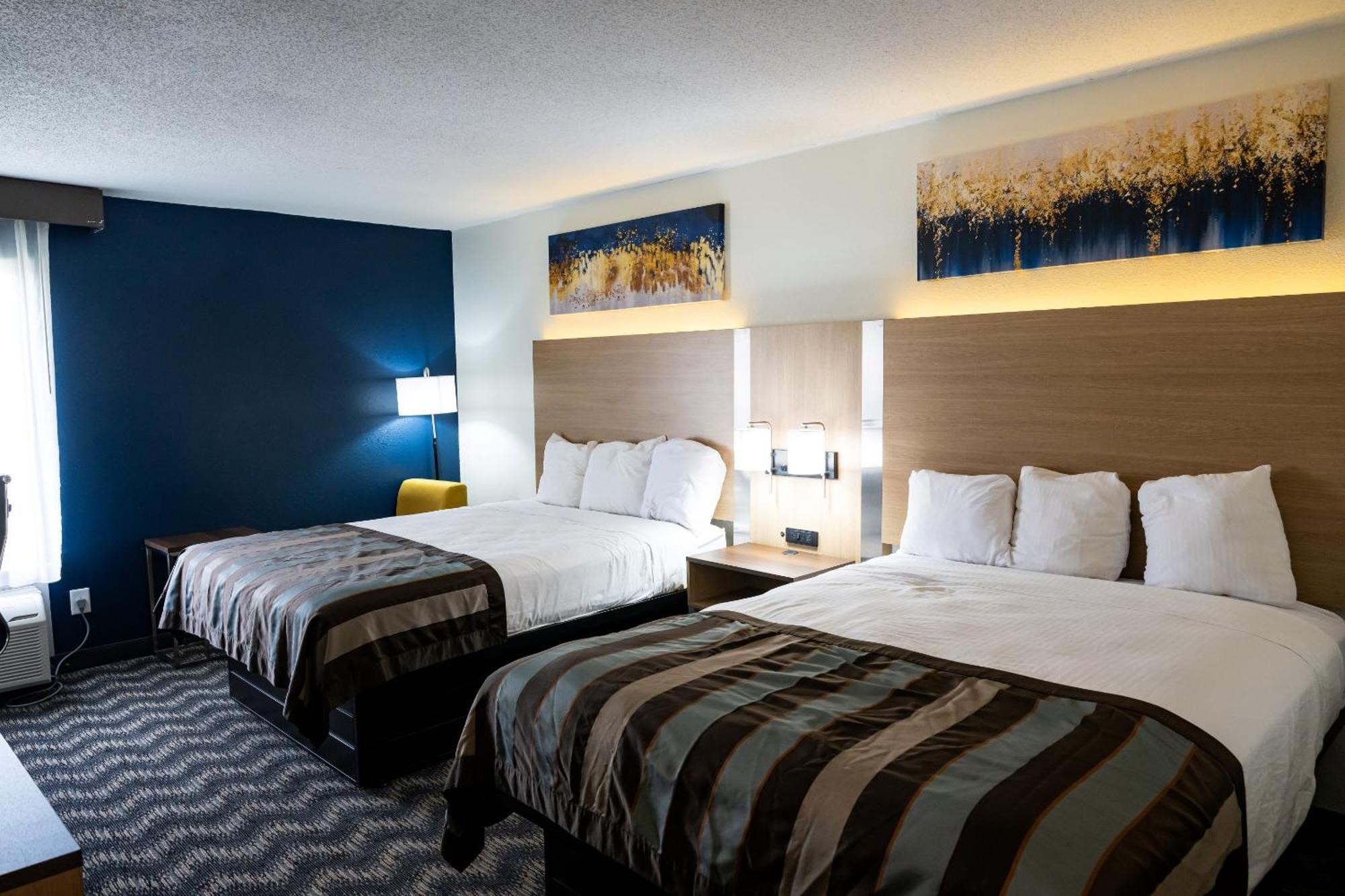 Baymont By Wyndham Greensboro/Coliseum Exterior photo