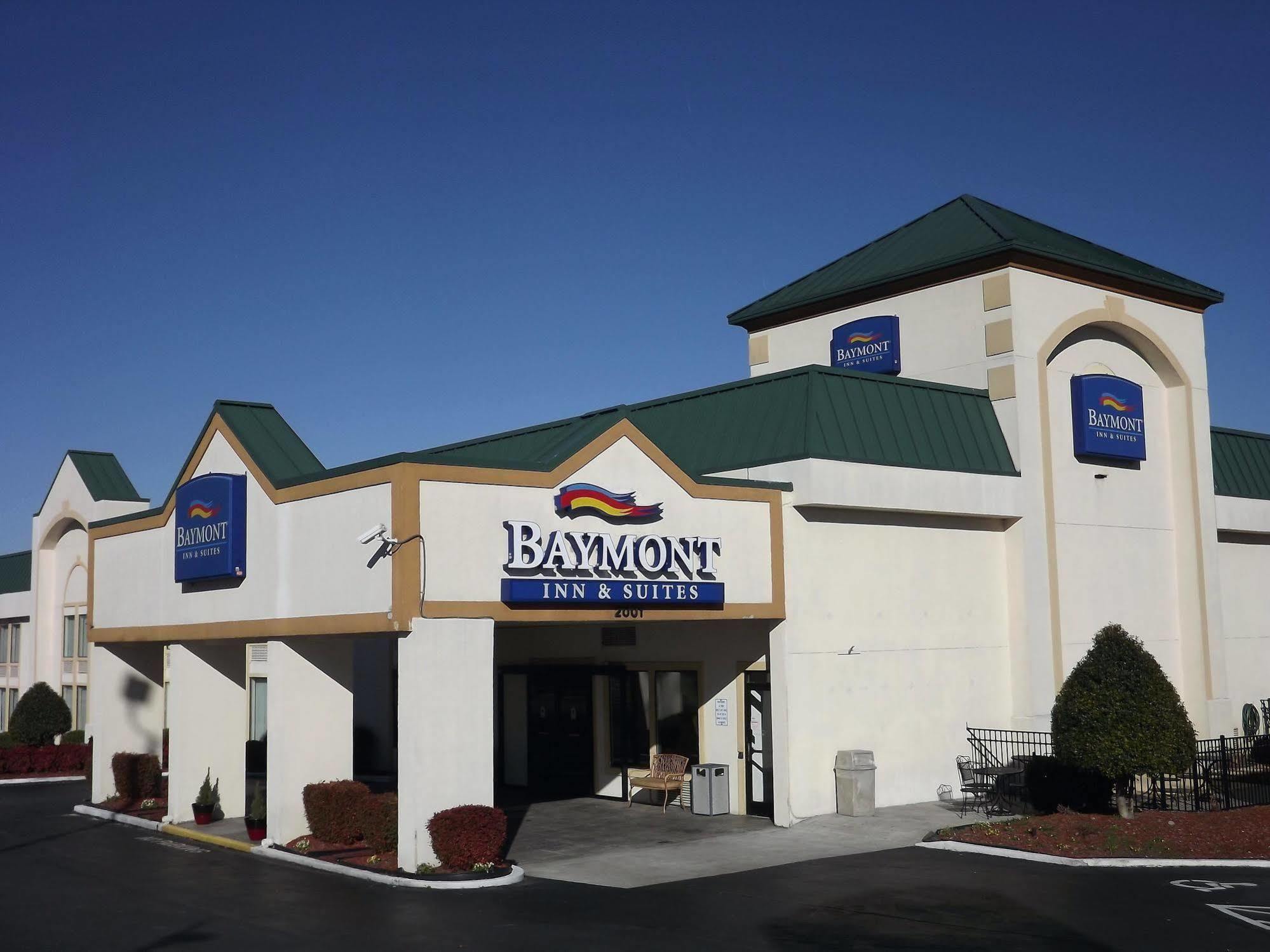 Baymont By Wyndham Greensboro/Coliseum Exterior photo